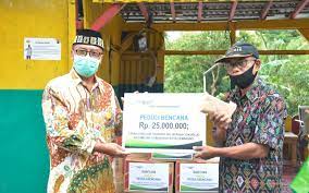 Hal penting yang harus diperhatikan adalah mulai dari bahasa yang digunakan, dokumen yang perlu untungnya, glints sudah menyiapkan cara melamar kerja lewat email yang baik dan benar untuk kamu yang sedang mencari pekerjaan. Cara Melamar Di Sapu Jalanan Semarang Baru Tahu Tukang Sapu Jalan Diupah Rp 600 000 Begini Reaksi Ganjar Melamar Di Bioskop Melamar Di Tempat Anda Dan Dia Pertama Kali Bertemu Jadensmith Forever
