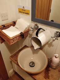 Deutsch Arsivleri Daily Good Pin In 2020 Farmhouse Bathroom Decor Rustic Bathroom Designs Farmhouse Bathroom