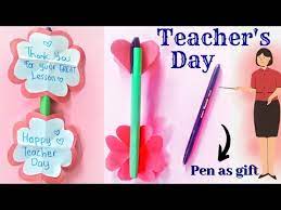 Katakanlah besok adalah hari guru dan kamu ingin memberikan hadiah yang bisa mengingatkannya bahwa kamu begitu menghargainya. Cara Membuat Kartu Ucapan Hari Guru Yang Kreatif Dan Mudah Kad Hari Guru Hadiah Kreatif Hari Guru Youtube