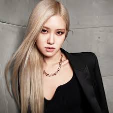 Tiffany & Co. unveiled its latest campaign with global House ambassador,  ROSÉ of BLACKPINK, introducing her second Tiffany HardWear campaign. Shot  by Mario Sorrenti in New York City, the campaign picks up