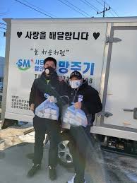 시위에 참여한 사람들은 10대 학생부터 노인까지 다양했다. ì›ì¸ ëª¨ë¥¼ ë³' ì´ë´‰ì£¼ ìžì‹ ì˜ ê±´ê°• ìƒíƒœì— ëŒ€í•´ ì§ì ' ìž… ì—´ì—ˆë‹¤ ìœ„í‚¤íŠ¸ë¦¬