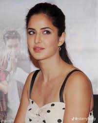 Les gens qui disent que la première Katrina est basique et uniquement  populaire pour sa peau claire se mentent à eux-mêmes. Belle sans effort. :  r/BollyBlindsNGossip