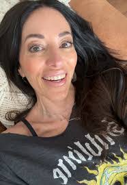 Angela Boom's Instagram, Twitter & Facebook