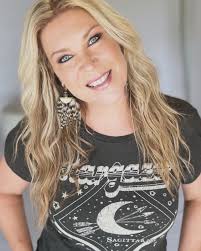 Don't you love when you love your girlfriend's tshirt so she swaps with  you! Thanks @samwoods.stylist Love your ear rings too! Was fun doing a  shoot with you!!! @star1045 @vibrantconcepts. Makeup by @