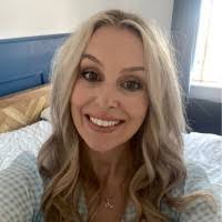 Laura Cribb's Instagram, Twitter & Facebook