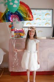 Rouge, orange, jaune, vert, bleu clair, indigo et violet. Un Anniversaire Arc En Ciel Et Licornes