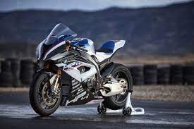2017 Bmw Hp4 Race Revealed Mind Blowing Drivemag Riders Bmw S1000rr Racing Bikes Bmw Motorrad