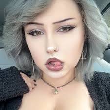 Ronnie Rose (@veronicaanncx)