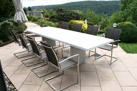 Minimalist Outdoor Dining Set With Modern Chairs Jpg 1 200 800 Pixels Modern Outdoor Dining Table Contemporary Patio Furniture Outdoor Tables And Chairs