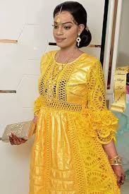 Bu uygulama afrikalı kadının stilini sergiliyor. Pin By Awa Hann On Bazin Avec Dentelle African Fashion African Fashion Dresses Latest African Fashion Dresses
