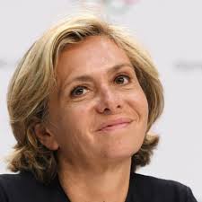 Married, she has a daughter and two sons. Coups Fourres Et Campagne De Caniveau Valerie Pecresse Prete A Repliquer Gala