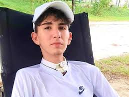 Joven cubano asaltado a machetazos en Holguín mejora movimiento en las  piernas