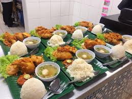 Nasi ayam penyet berasal daripada indonesia dan apa yang menarik tentangnya adalah sambalnya yang sangat pedas dan unik. Nasi Ayam Penyet Tesco Resepi Aaira å¸–å­ Facebook