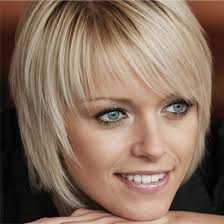 Ihre langen stirnfransen schmeicheln ihr rundes gesicht und lassen ihr gesicht länder und dünner aussehen. Frisuren Fur Ein Rundes Gesicht