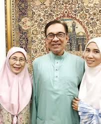 The star 11 may 2018. Papa Bertuah Mempunyai Isteri Cinta Seperti Datuk Seri Dr Wan Azizah Anak Dedah Sikap Ibu Nona