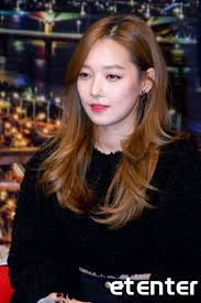 Both have dyed their hair blonde. Kard Somin Kard Hair Girl