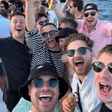 If I told you the full story of last weekend, you wouldn't believe me.  Scroll to the end for a hot surprise. We sent @itswillmanning into married  life with a thud 👊🏻