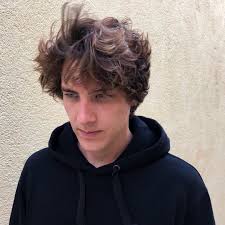 X 上的dee 🦭：「cody fern wearing a black hoodie with messy hair, YES i agree  https://t.co/MEyYTeaQS7」