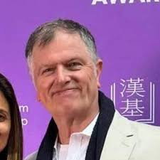 I think this was the newspaper shop that worked with Hollis Garage at tge  start of the Stratford Rd. But… am I right, or am I right? Surely all the  Sunday papers