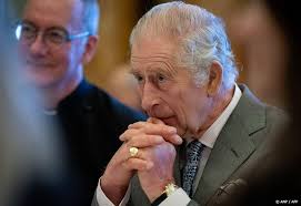 Charles geeft toestemming voor begrafenis van jongen bij kerk