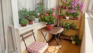 Balcoanele de mici dimensiuni reprezinta o provocare pentru utilizatori, de aceea, de cele mai multe ori, acestea ajung sa fie trecute cu vedere. Idei Practice È™i Simple De Amenajare Pentru Un Balcon Mic