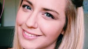 Phoebe Lee's Instagram, Twitter & Facebook