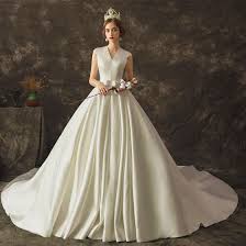 Und auffallendes exemplar, während sich für eine „einfache trauung im kleinen kreise ein schlichtes brautkleid besser eignet. Schlicht Ivory Creme Satin Brautkleider Hochzeitskleider 2019 A Linie V Ausschnitt Armellos Schleife Stoffgurtel Kathedrale Schleppe