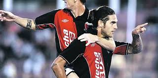 He is nicknamed el bati, for his physical resemblance to former footballer gabriel batistuta. La Maldicion Para Huracan Otra Vez Se Llamo Larrivey