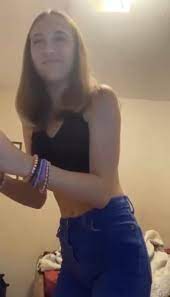 Video: Rare - Girl and her friend farting - ThisVid.com