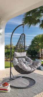 Gemutlicher Hangesessel Mit Gestell Und Polsterung Fur Den Garten Hangesessel Mit Gestell Hangesessel Garten Sessel