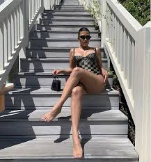Tripadvisor has 29,444 reviews of malibu hotels, attractions, and restaurants malibu tourism: Kourtney Kardashian Posa Em Frente De Mansao Em Malibu Com Maio De Mais De 6 Mil Reais Monet Celebridades