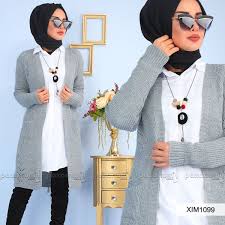 Ajurlu Stile Sahip Olan Hirkanin On Yuzunde Iki Adet Kucuk Cebi Bulunmaktadir Hirka Tek Renk Olmakla Birlikte Dugmesiz Modeldir Hirkanin On Giyim Triko Moda
