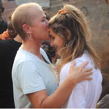 Its also a worthy read, due to its juicy topics which include her dating brazilian soccer icon: Xuxa Meneghel Afirma Ter Certeza Que Sasha Se Casara Em Breve Com Namorado E Uma Coisa Que Ela Quer Estrelando