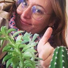 Caroline Heck's Instagram, Twitter & Facebook