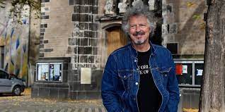 Bis heute ist er sänger, texter, komponist und frontmann der gruppe und das einzig verbliebene gründungsmitglied. Koln Wolfgang Niedecken Zeigt Sich Auf Seinem Neuen Solo Album Von Seiner Privaten Seite Kolner Stadt Anzeiger