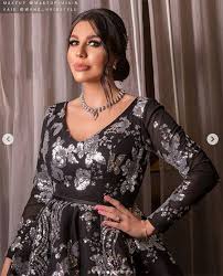 أنّني لم أندم أبداً على زواجي من غير سعودية، فأنا لا أصنّف علاقتي بالناس بناءً على جنسيتهم، مؤكداً أنني أحببت ليلى. Ù„ÙŠÙ„Ù‰ Ø¥Ø³ÙƒÙ†Ø¯Ø± Ø¸Ù‡Ø±Øª Ø®Ù„Ø§Ù„ Ø§Ù„Ø­ÙÙ„ Ø¨ÙØ³ØªØ§Ù† Ø§Ø®Ø¨Ø§Ø± ÙˆØµÙˆØ± Ø§Ù„Ù†Ø¬ÙˆÙ… Facebook
