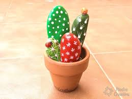 En color blanco dibuja sobre cada uno de los puntos unas pequeñas líneas, muy finas, para simular las espinas del cactus. Como Hacer Cactus Con Piedras Diy Y Manualidades En Piedracreativa
