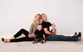 Photography Ideas Family Indoor Maternity Session 30 Ideas Family Studio Photography Studio Family Portraits Photography Poses Family