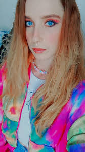 Sandra Petre's Instagram, Twitter & Facebook