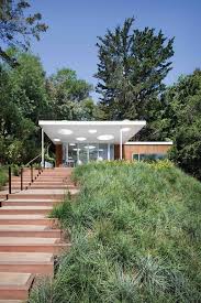 For many, the idea of a perfect weekend retreat is sun, surf, and sand. Turnbull Griffin Haesloop Architects Archdaily