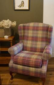 blenheim vleugel achterstoel in sanderson highlands plaid wesleybarrell in 2020 living room chairs tartan chair rocking chair cushions
