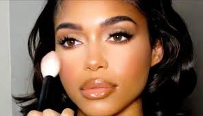 Makeup artist for dark skin tones in Barcelona