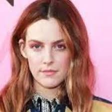 Nora Ellis's Instagram, Twitter & Facebook