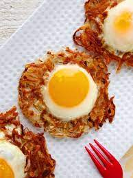 Egg And Crispy Potato Nests Weelicious Recipe Breakfast Brunch Recipes Crispy Potatoes Brunch Recipes