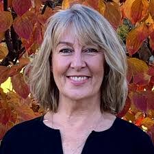 Carrie Ruffner's Instagram, Twitter & Facebook