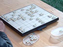 Hay muchos tipos de juegos de cartas que se conocen como karuta en japón, pero los juegos de niños se basan típicamente en el silabario kana. ShÅgi Wikipedia La Enciclopedia Libre