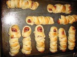 Mummy Dogs This Just Makes Me Laugh Would Be Fun To Do During Homeschool Study Of History Halloween Food For Party Food Halloween Recipes