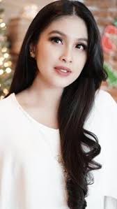 Tertarik mengganti gaya rambut tapi bingung cari inspirasinya? 9 Artis Indonesia Ini Setia Dengan Model Rambut Yang Sama Nggak Bosan