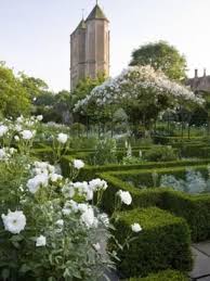 In Pictures Making Of Sissinghurst Weissen Garten Englische Land Garten Englischer Garten