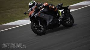 Watch 239 yamaha yzf r15 v3 images to know how yzf r15 v3 really looks. 2018 Yamaha Yzf R15 V3 Three Things You Ll Love And Two Things You Won T Overdrive